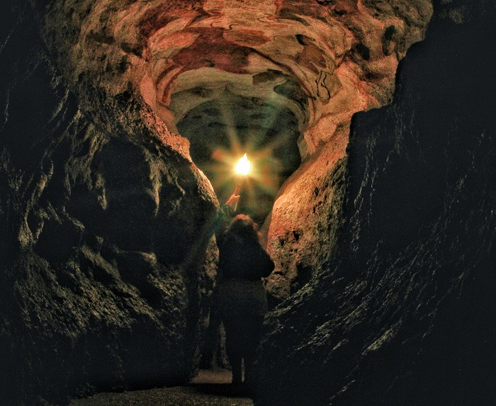 Entrée grotte Lascaux II